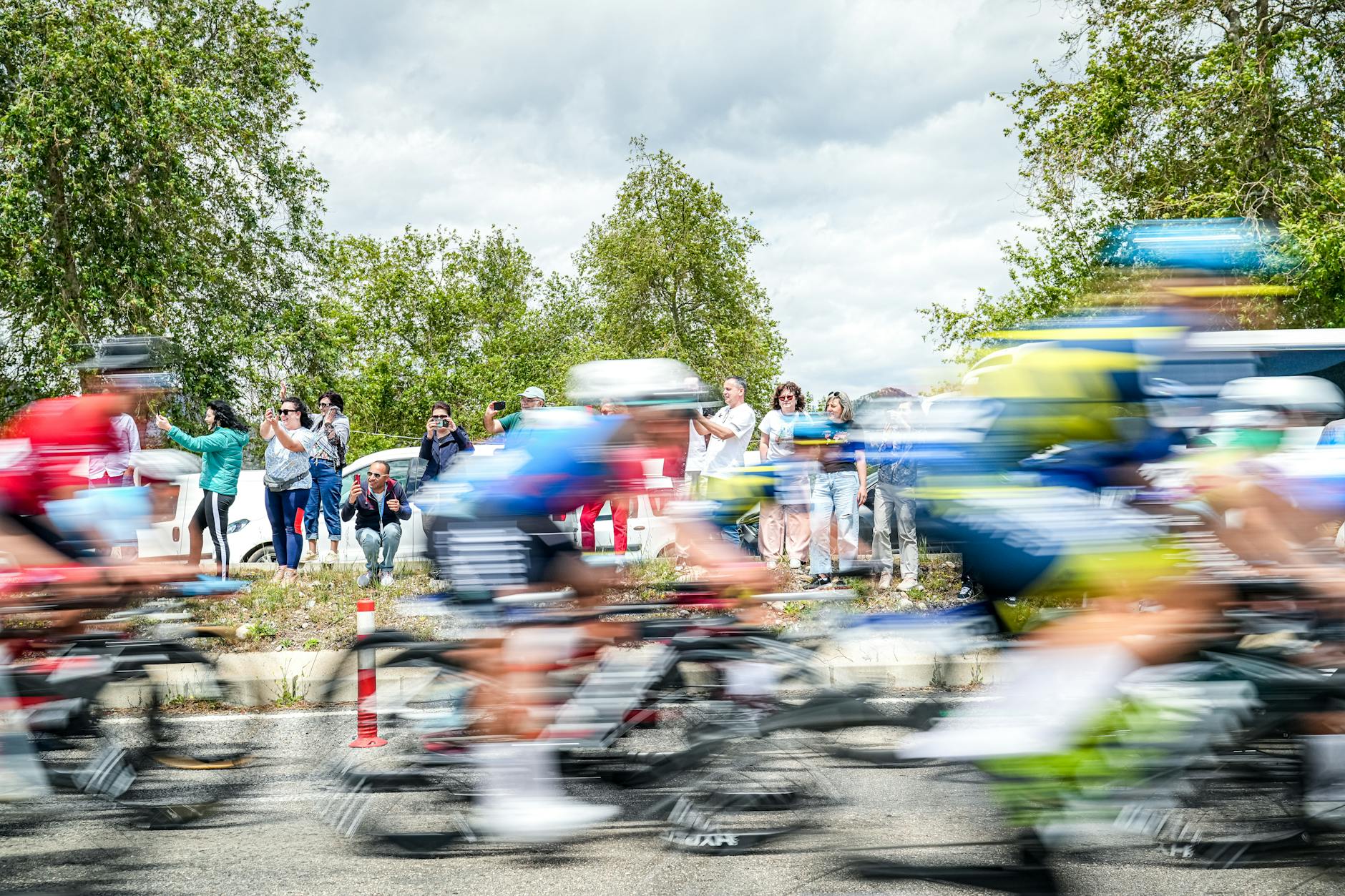 Crowds of spectators lining the roadside to watch the Tour Down Under
