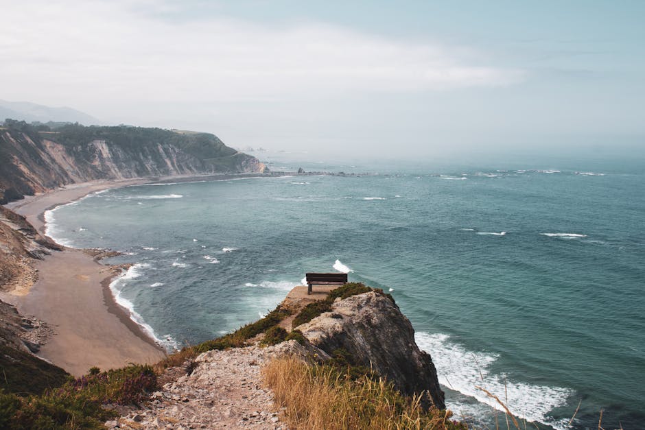 Ocean cliff viewpoint at Granite Island walking trail