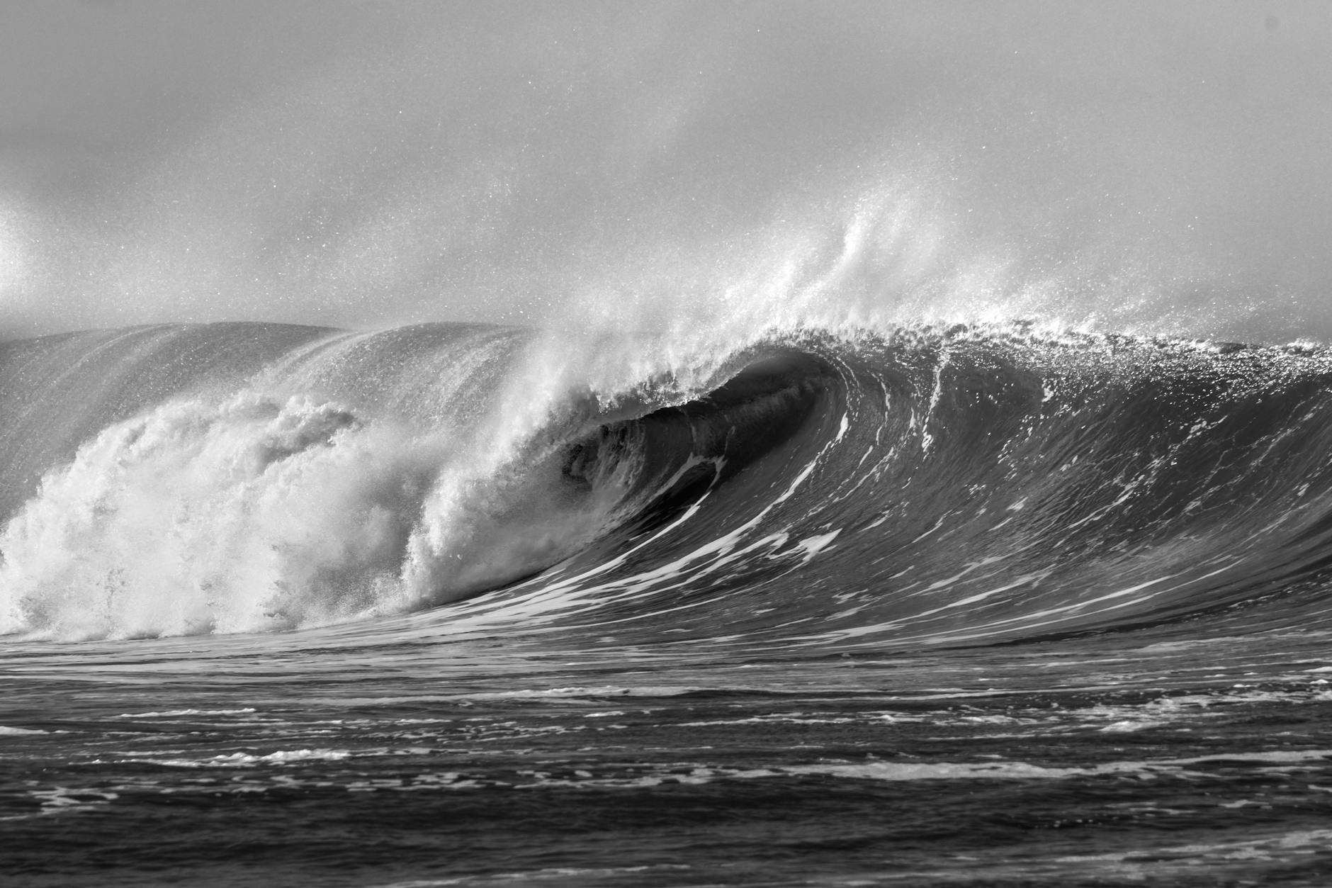 A powerful Southern Ocean wave at an unpatrolled surf break near Victor Harbor